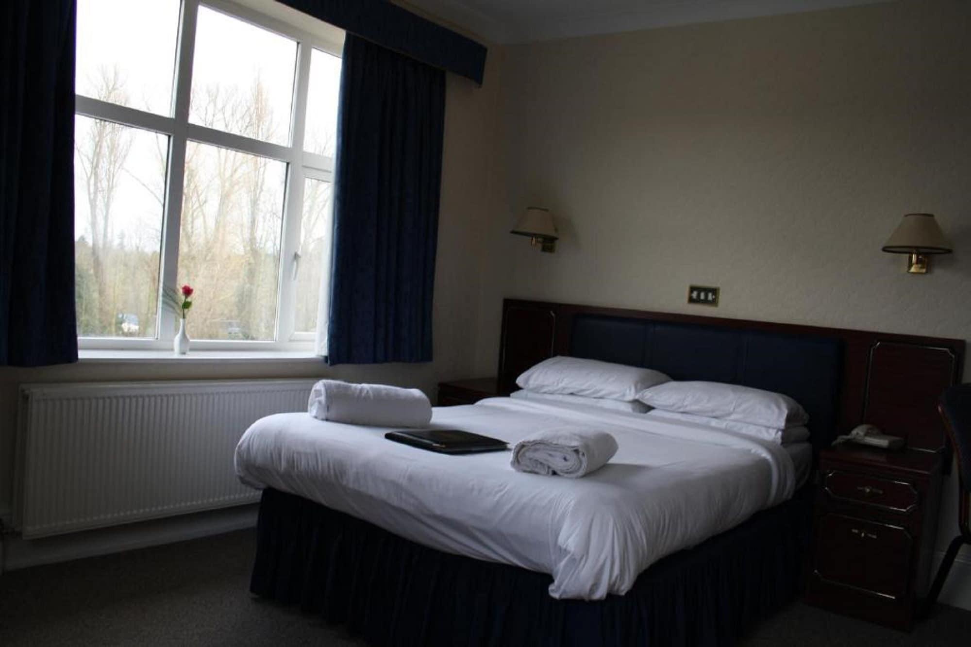Uno Hotel Thames Maidenhead Exterior photo