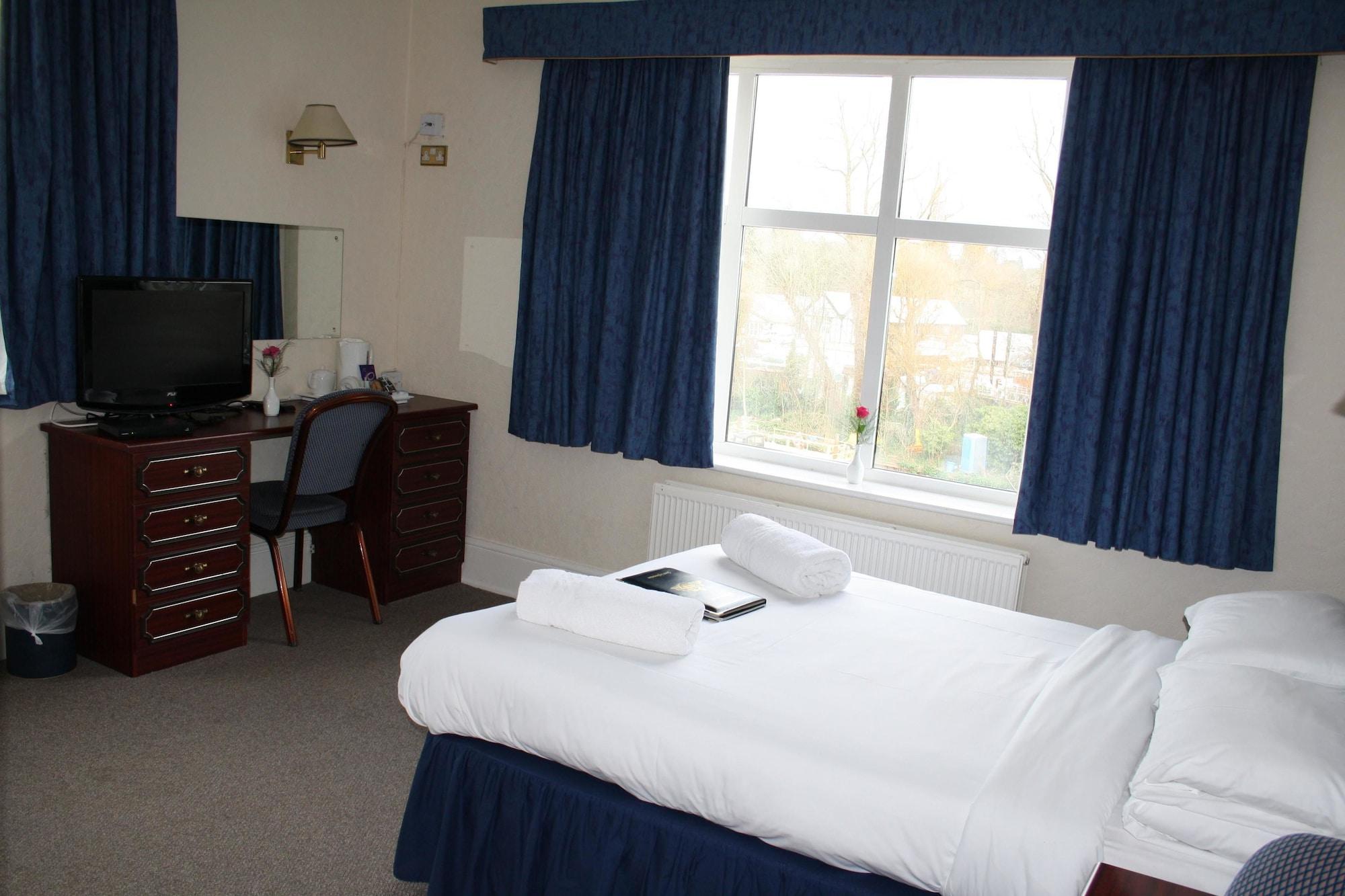 Uno Hotel Thames Maidenhead Exterior photo